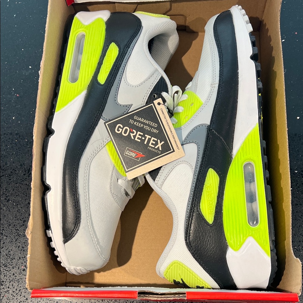 Nike Men’s Air 90 GORE-TEX Sneakers in White, Black & Neon Yellow, size 10.5